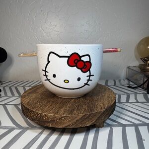 Silver Buffalo Sanrio Hello Kitty 20-Ounce Ramen Bowl and Chopsticks